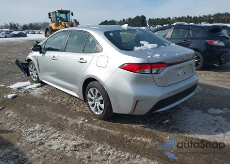 2022 Toyota Corolla Le z USA, uszkodzony, nr VIN JTDEPMAE0NJ223434